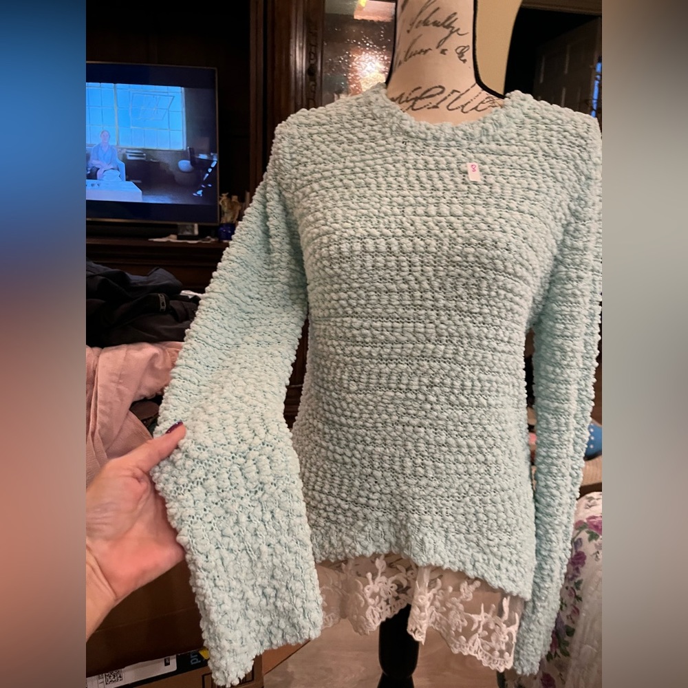 No boundaries xl adorable sweater great shape! Sweater bin